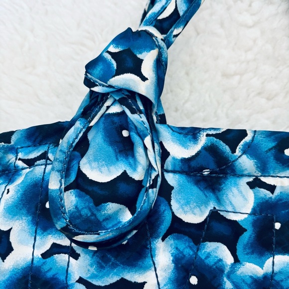 Marc by Marc Jacobs Floral Blue/White Tote Bag w/ mat & straps - Picture 7 of 16